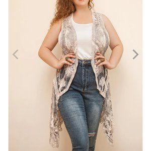 NWT XL black and whie applique lace kimono vest.